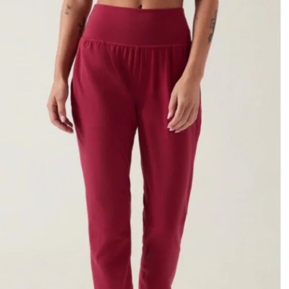 ATHLETA Salutation Jogger red, size small - Picture 2 of 5